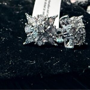 Macy’s Diamond Starburst Flower Cluster Stud Earrings NWT $199.99 Tags Sparkle!